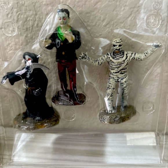 LEMAX Spooky Town Reaper Zombie Skeleton Miniatures Halloween Village - Picture 1 of 3